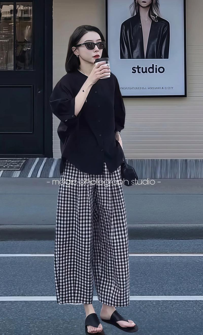 格子裤配什么衣服好看