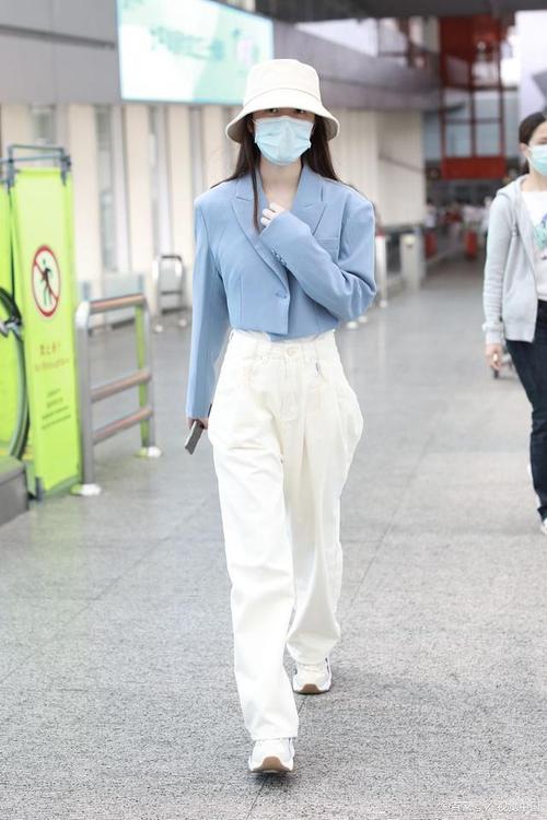 白衣服怎么搭配裤子图片大全