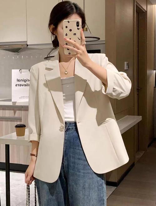 白袖衣服怎么搭配