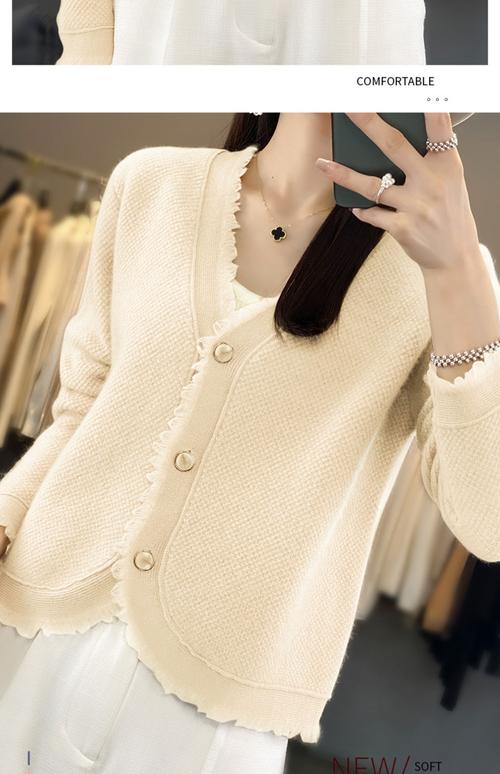 白色毛衣外套该怎么搭配衣服好看