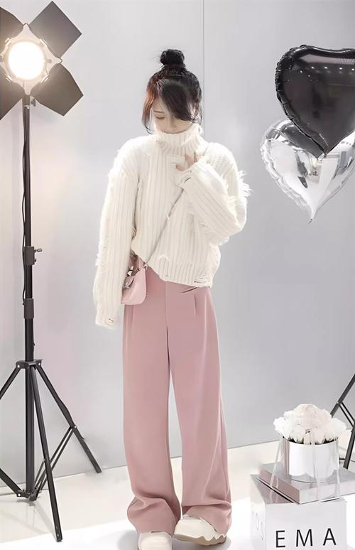 白色毛衣外套该怎么搭配衣服好看