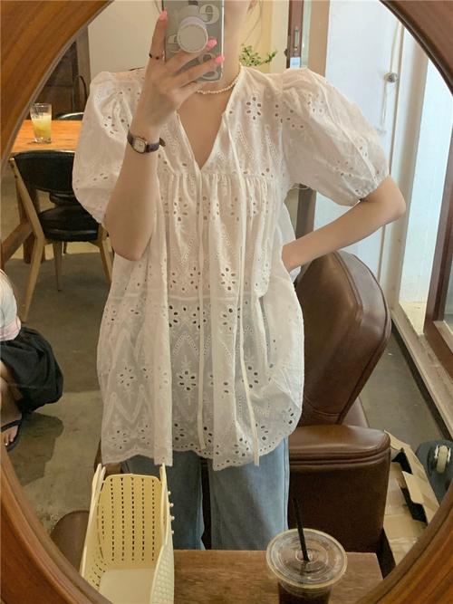 白色蕾丝半袖怎么搭配