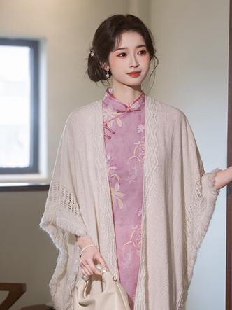 白色长披肩怎么搭配图片欣赏