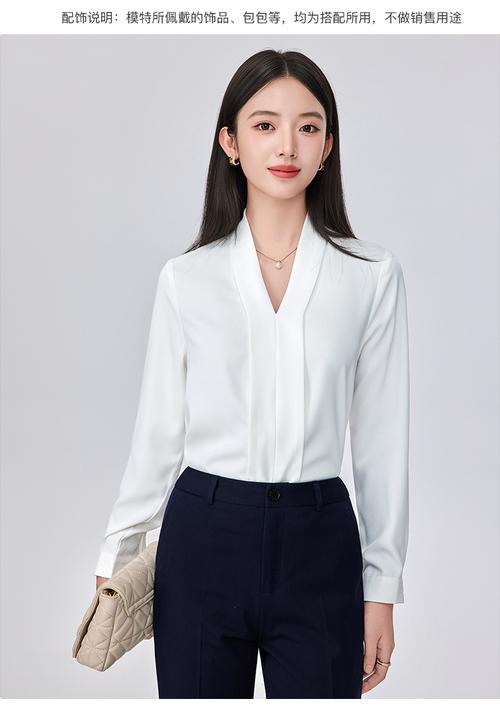v领衬衣怎么搭配外套