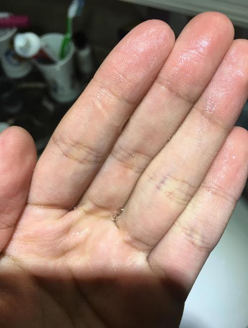洗面奶刺眼怎么回事