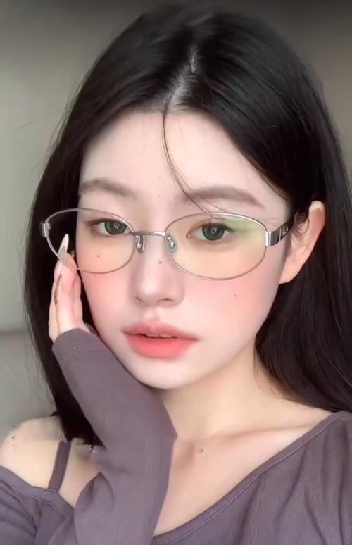 瓜子脸适合什么镜框