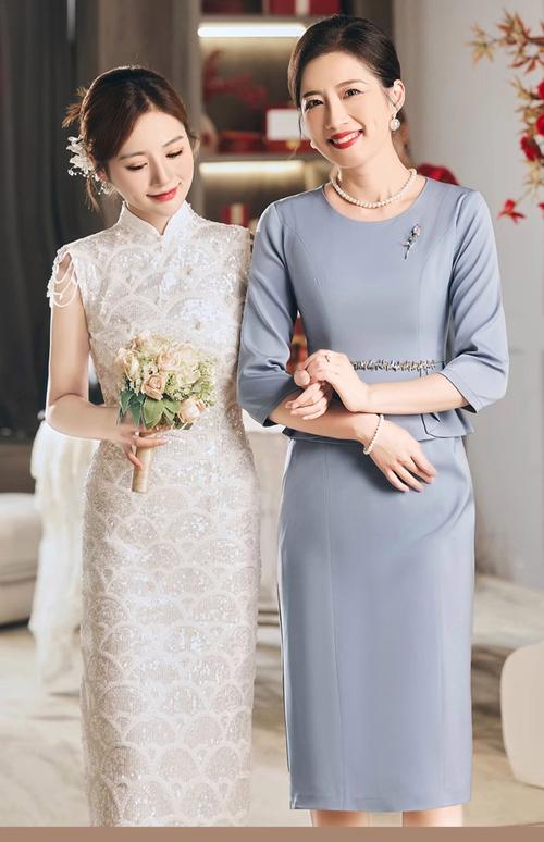 参加婚礼穿什么衣服好