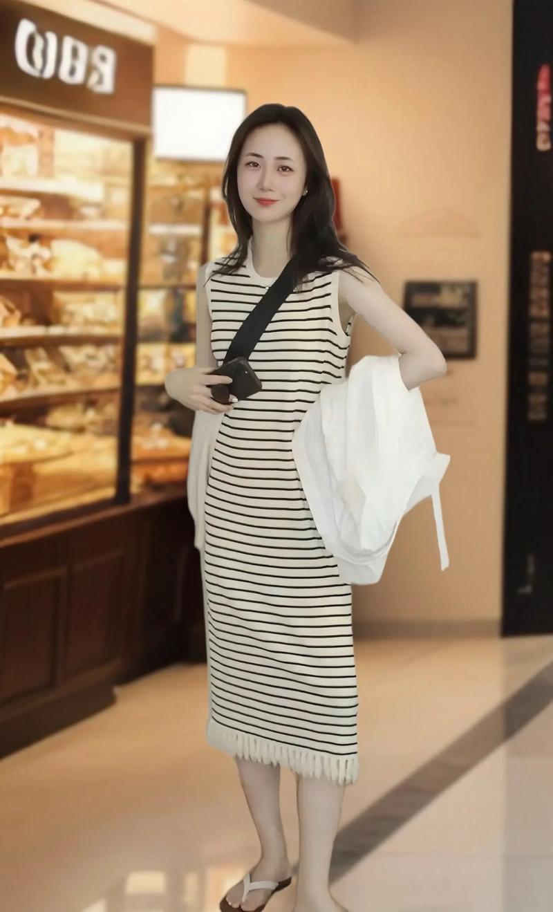 针织无袖长款怎么搭配