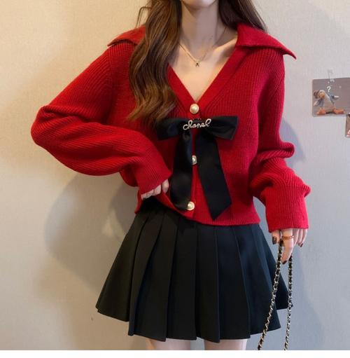 针织红色上衣怎么搭配衣服好看图片