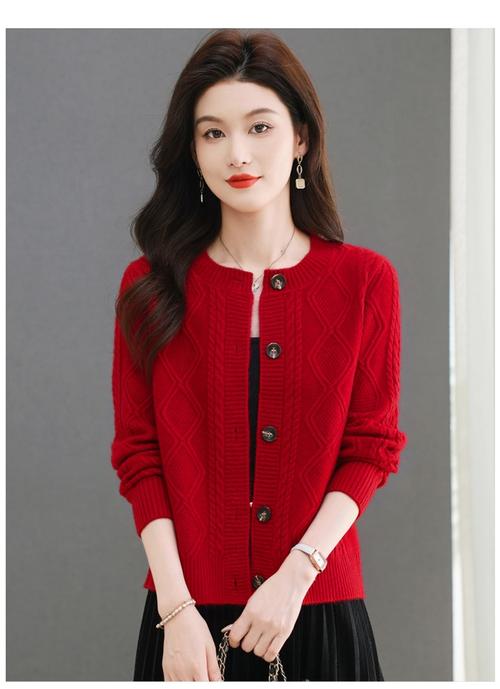 针织红色上衣怎么搭配衣服好看图片