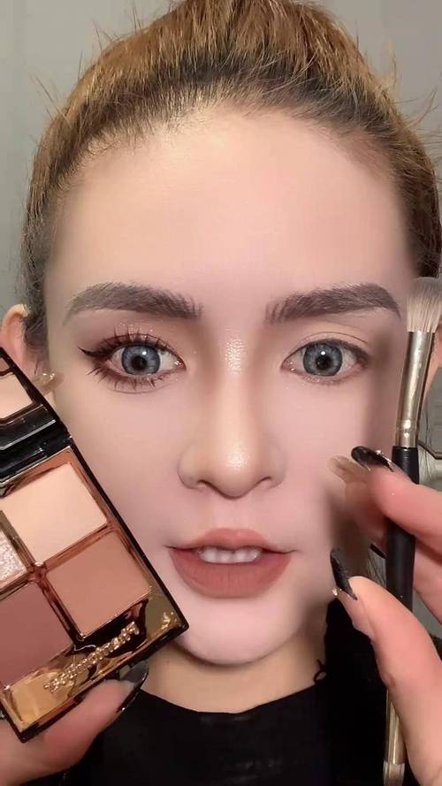 职业妆眼影怎么搭配