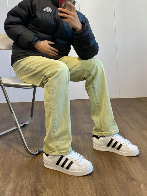 贝壳头裤子怎么搭配
