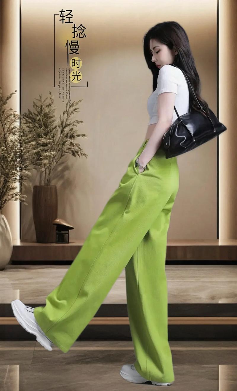 淡绿色裤子怎么搭配衣服