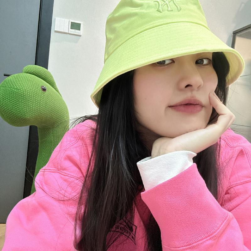 粉色衣服怎么搭配袜子