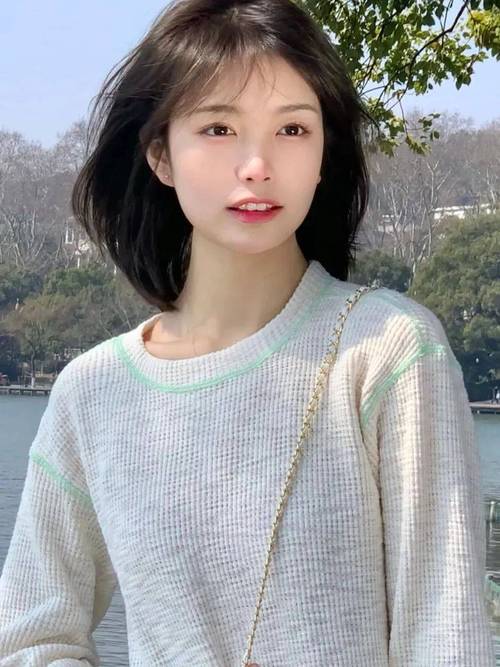 方形脸适合什么发型女