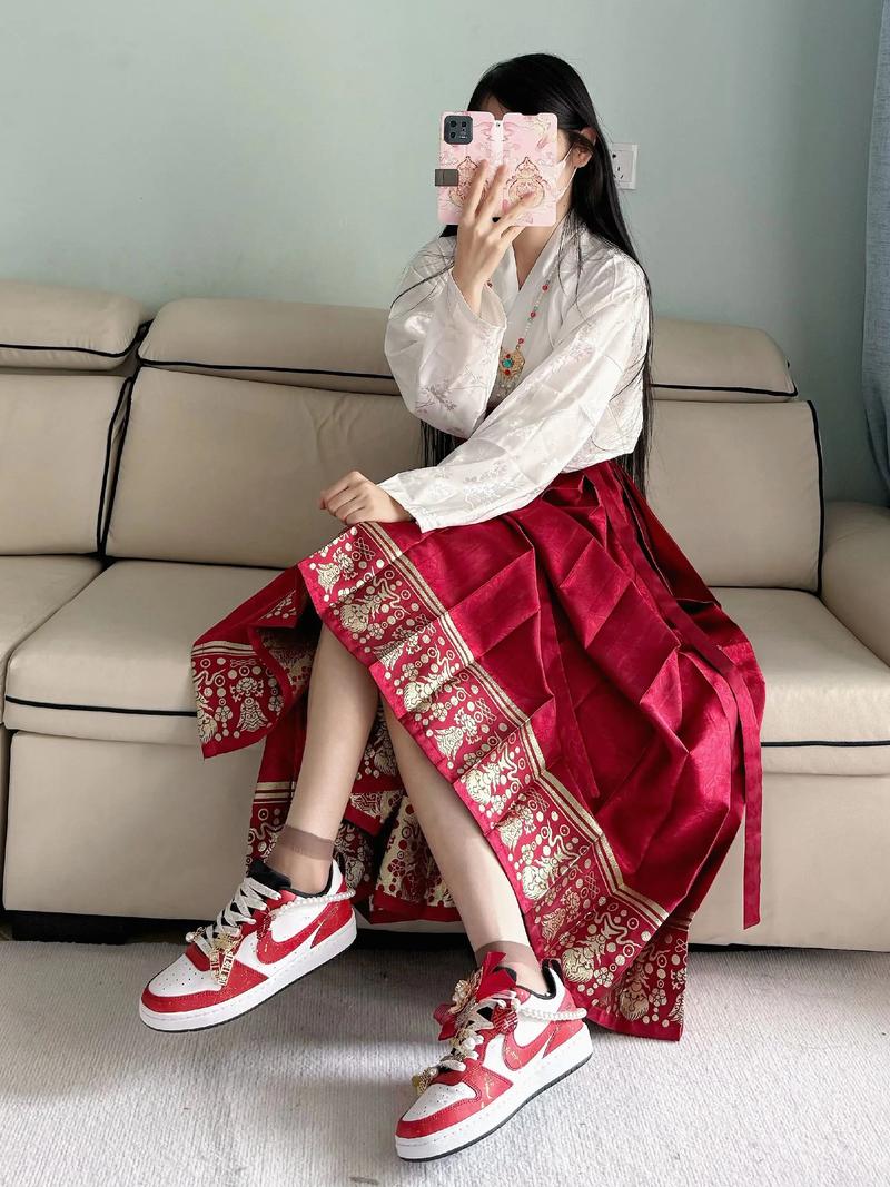 大红色板鞋怎么搭配衣裤图片