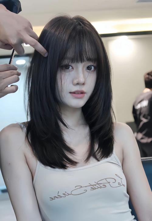 菱形的脸型怎么搭配发型好看