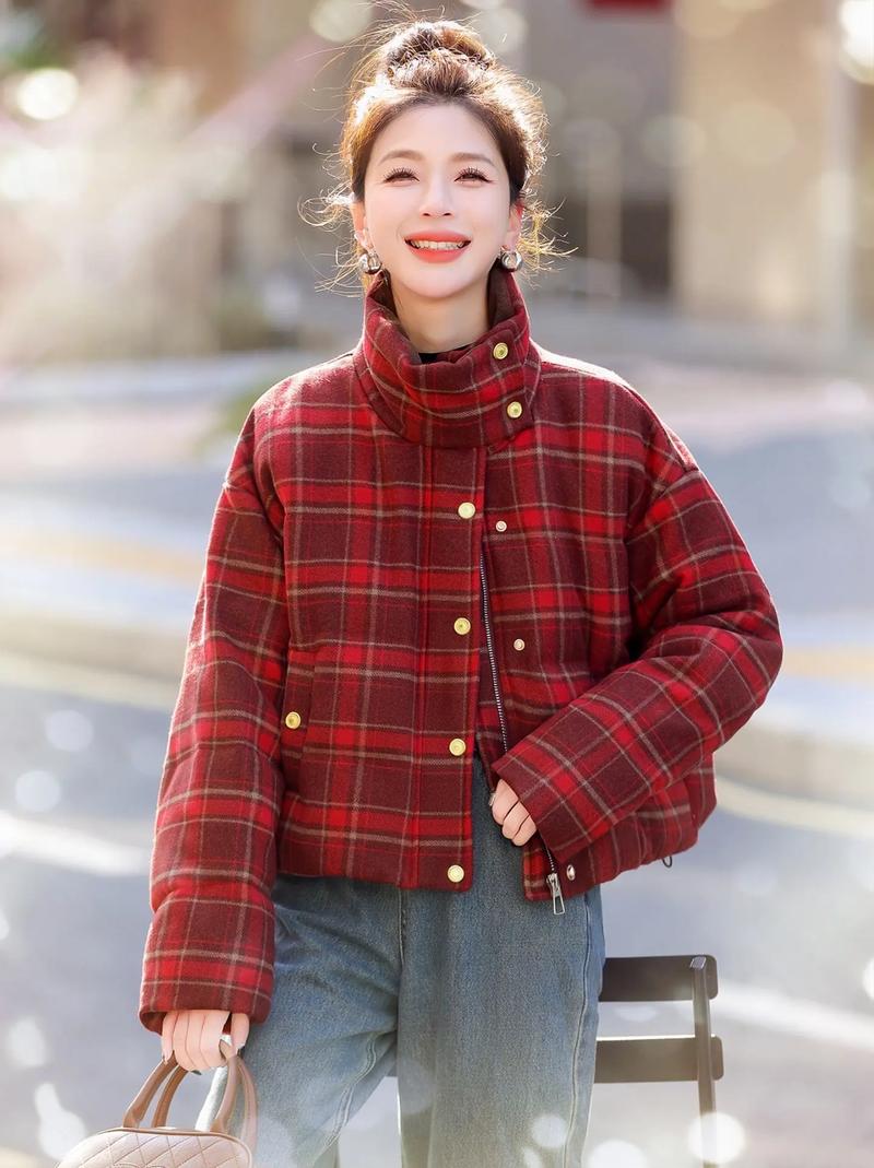 格子羽绒服怎么搭配图片