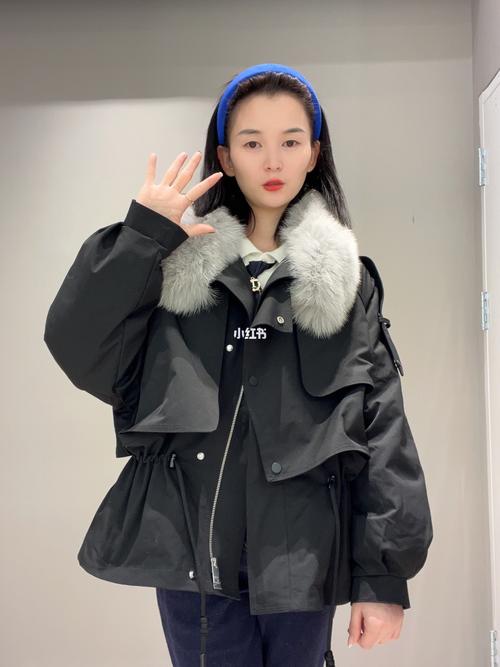 黑色派克服短款怎么搭配