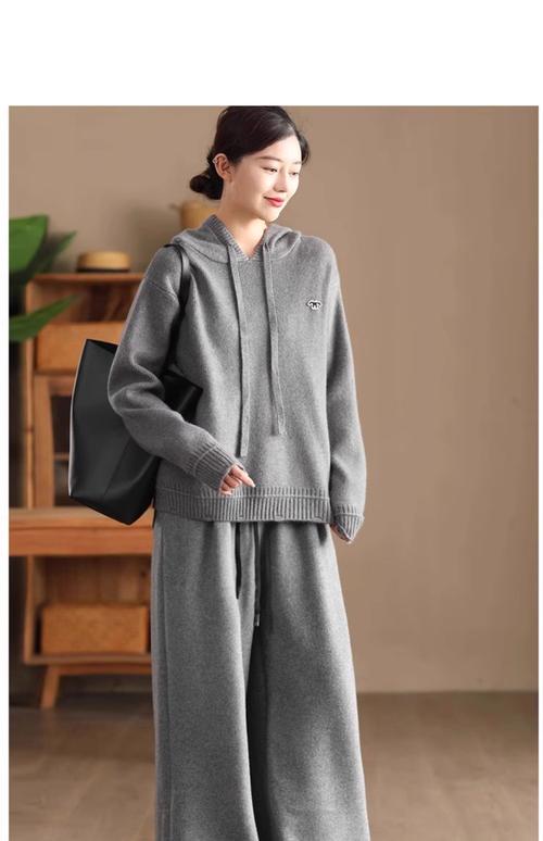 宽松羊绒裤怎么搭配衣服图片