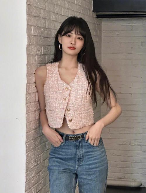 方脸穿什么衣服好看