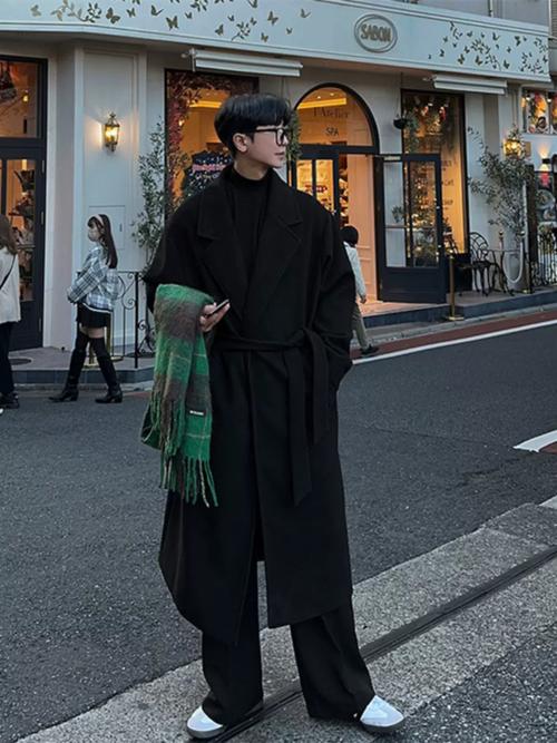 男过膝大衣怎么搭配图片