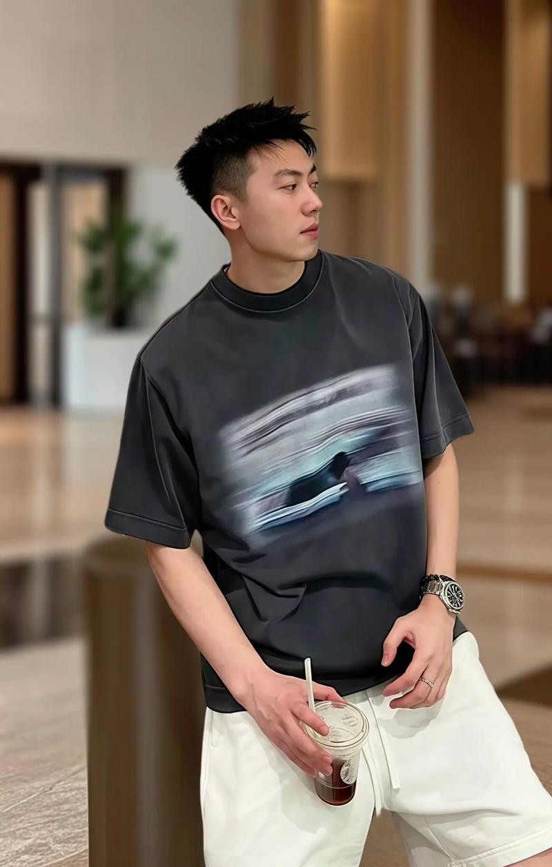 男人t恤怎么样搭配