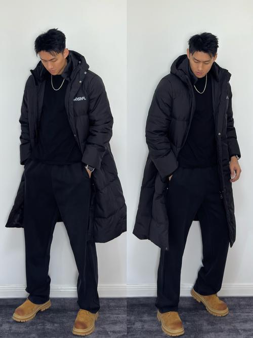 黑色长款羽绒服里面怎么搭配男