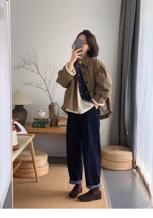 短款马甲怎么搭配衣服