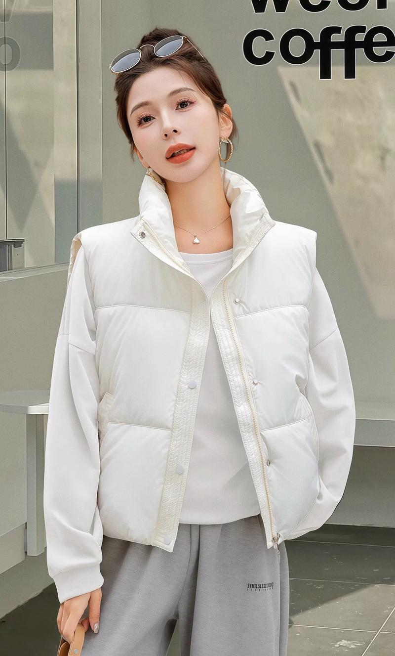 短款马甲怎么搭配衣服