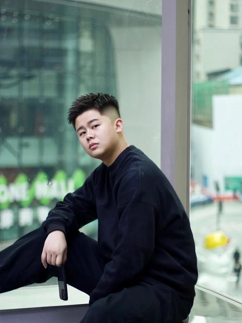 男士大脸适合什么发型