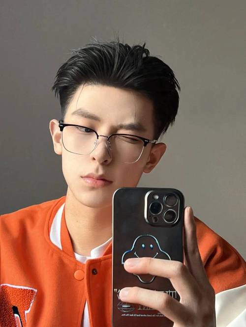 长脸男生适合什么眼镜