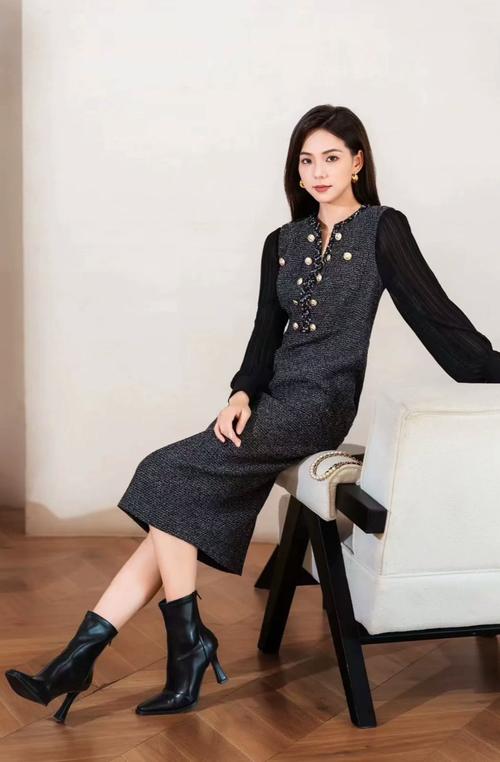 女士短靴怎么搭配衣服图片
