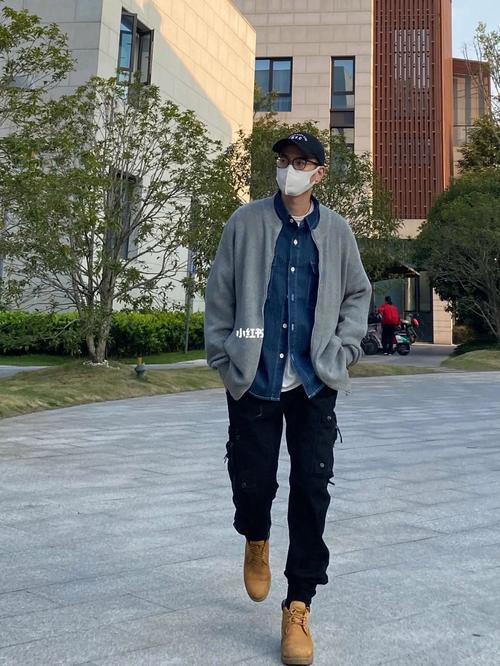 男士毛衣配衬衫的怎么搭配
