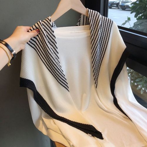 小三角巾怎么搭配衣服