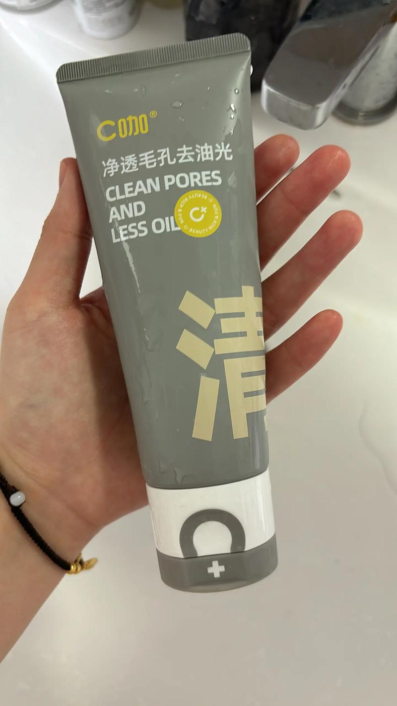 洗面奶洗到脸上脱皮怎么回事