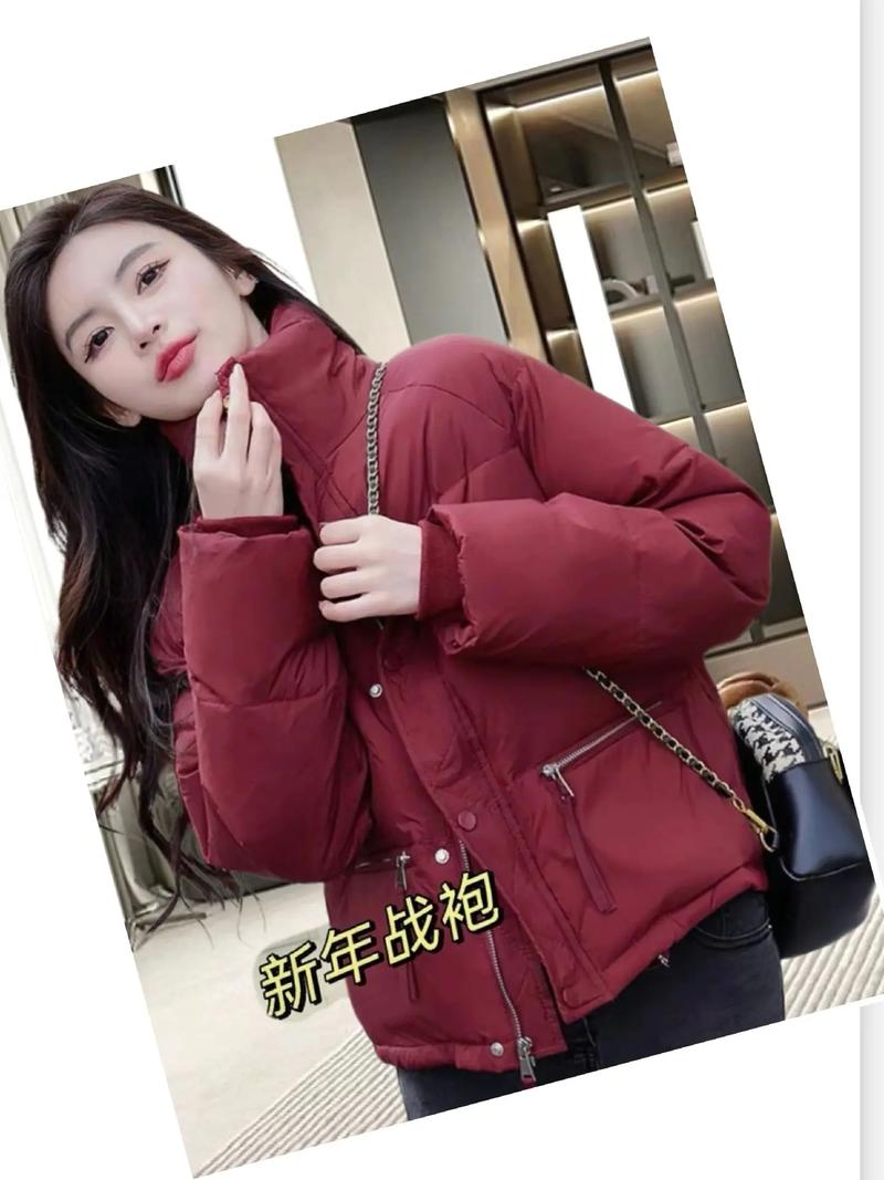 红色短款格子棉服怎么搭配