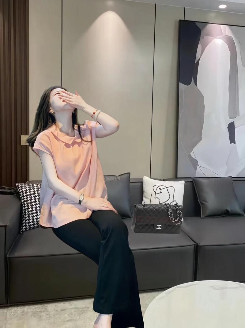 粉色黑色怎么搭配衣服图片大全