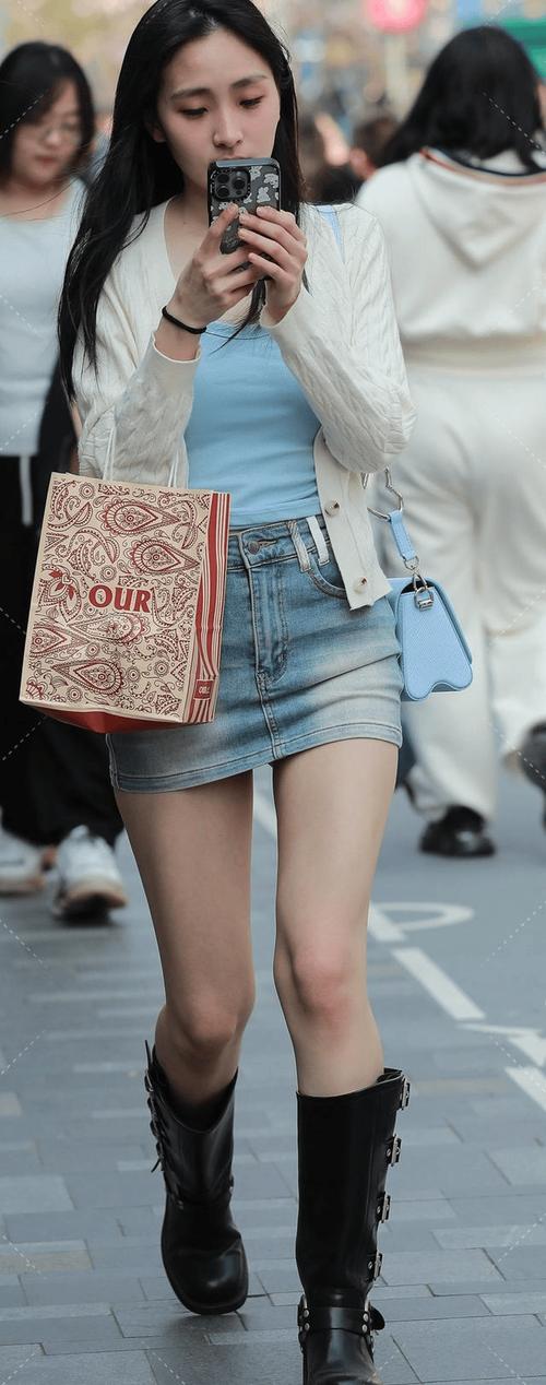 夏天牛仔短裙怎么搭配图片