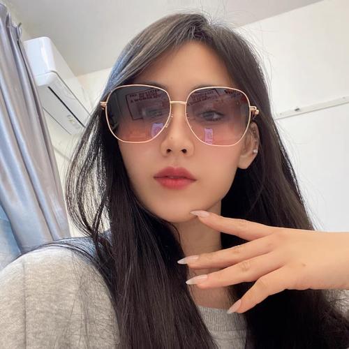 鹅蛋脸适合什么墨镜