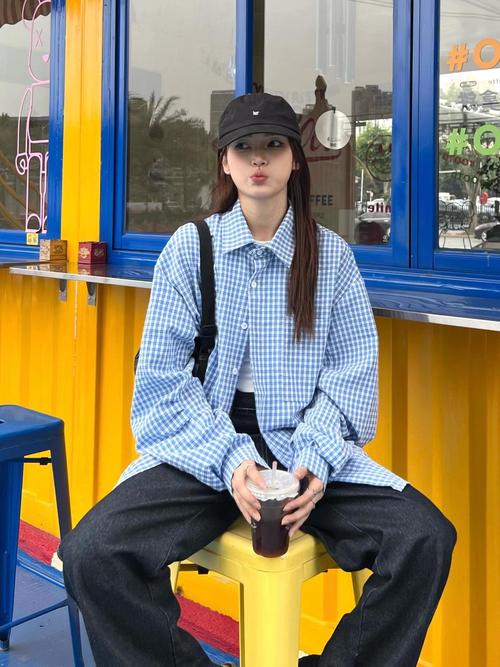 蓝色格子衬衫冬天怎么搭配什么裤子好看吗
