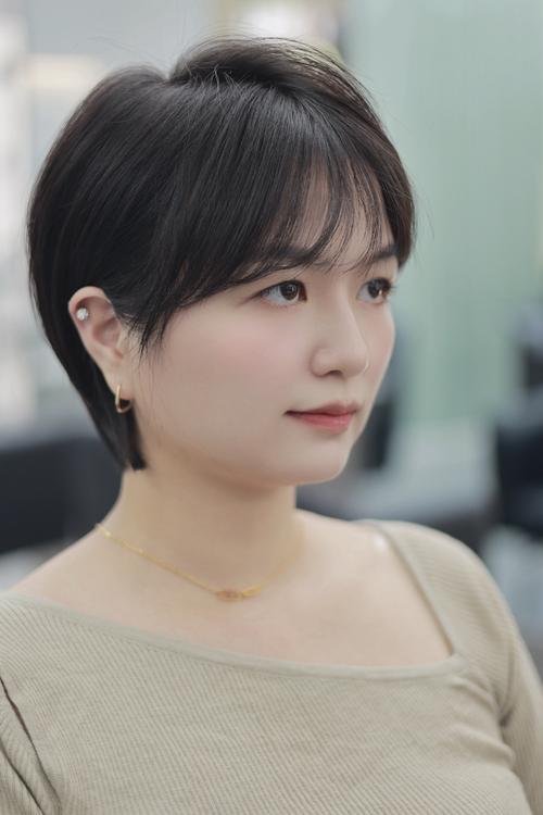 圆脸脸短适合什么发型