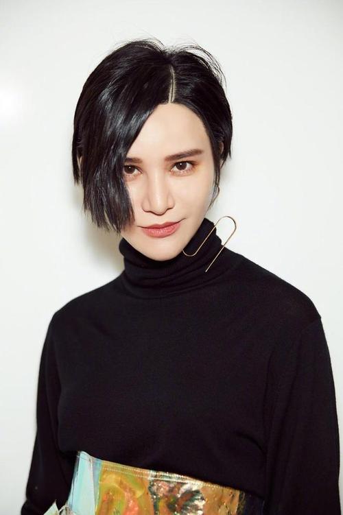 蘑菇头怎么搭配衣服好看