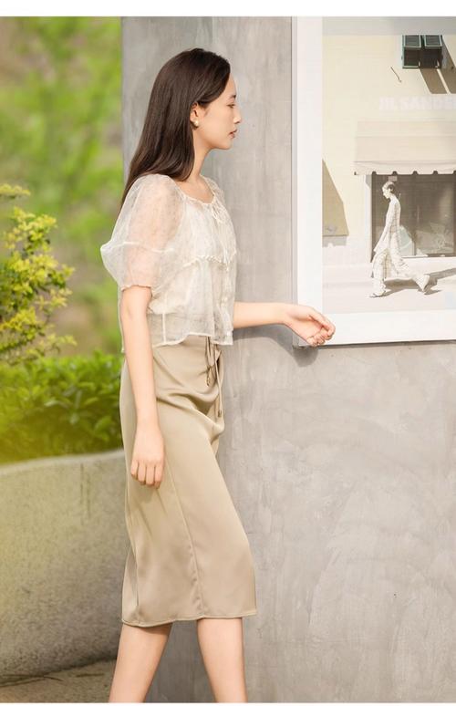 方口衣服怎么搭配图片