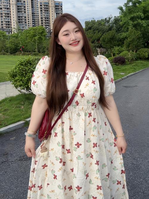 裙子肥怎么搭配上衣图片大全