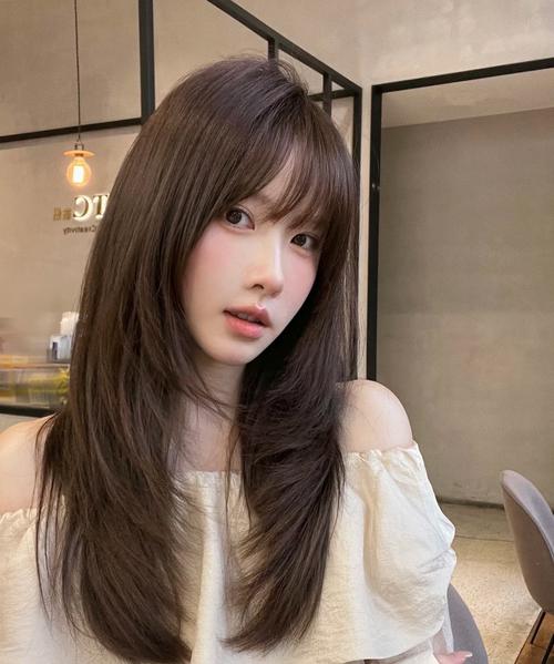 鼻子大适合什么刘海