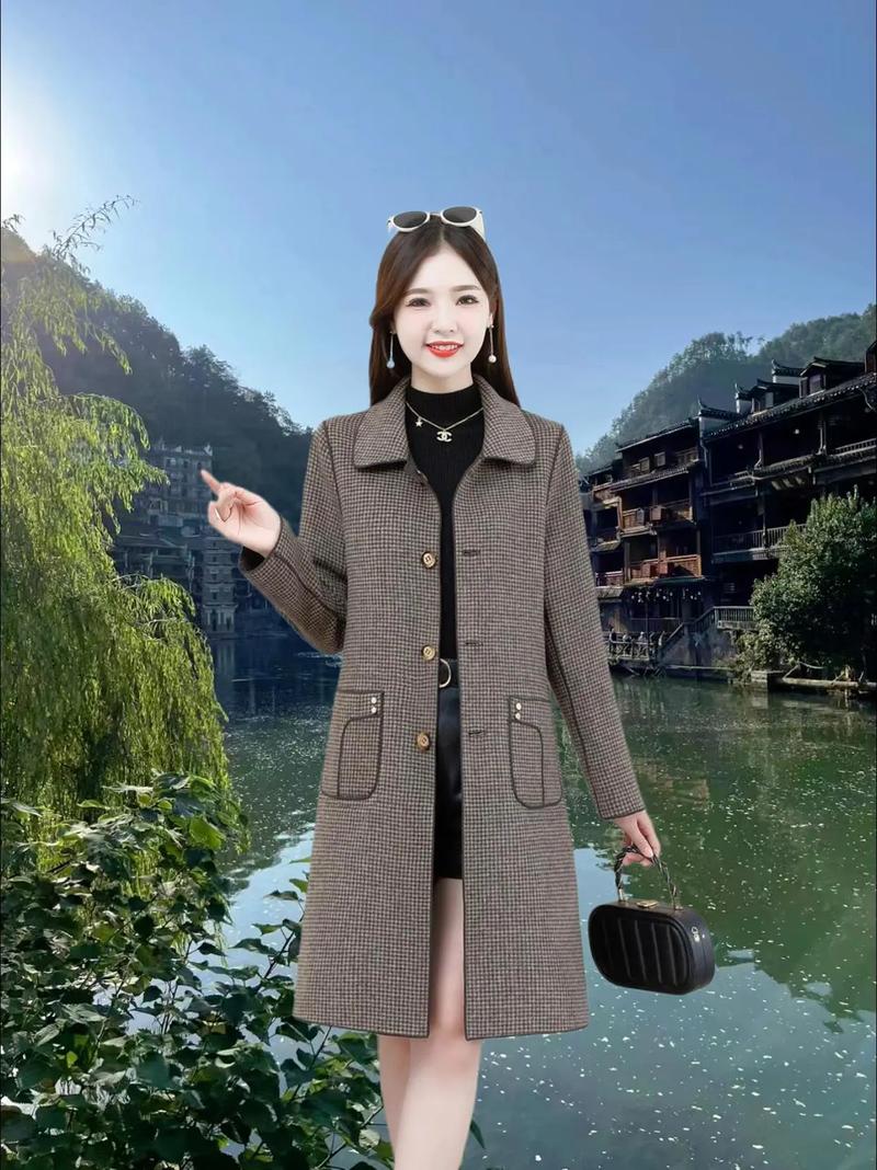 女士格子中款风衣怎么搭配什么裤子好看