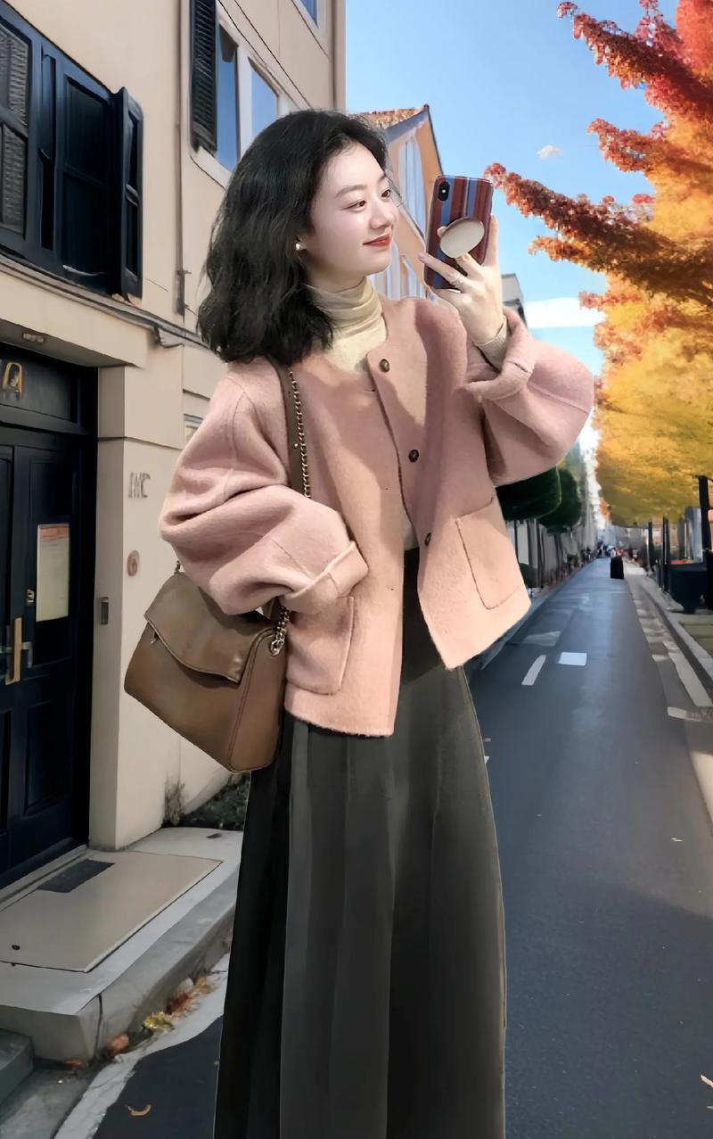浅粉呢外套怎么搭配什么裤子好看图片大全