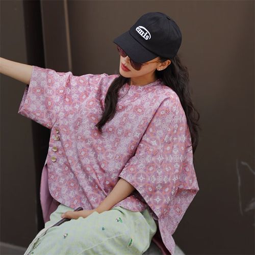 粉色斗篷衬衣下面怎么搭配什么裤子好看