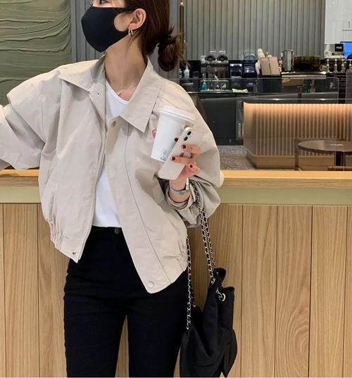 女士短宽松外套怎么搭配什么裤子好看吗